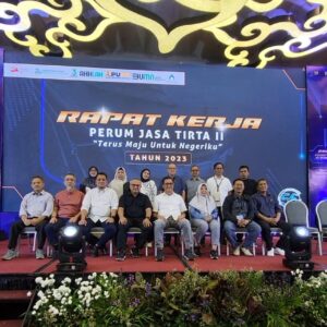 Jasa Tirta II melakukan sinkronisasi dan evaluasi Program Kerja Tahun 2023 melalui kegiatan rapat kerja yang diselenggarakan di Patra Cirebon Hotel & Convention