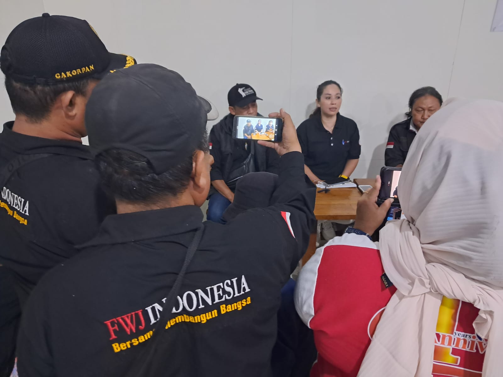 pemberitaan adanya seorang wanita muda asal Cikarang Selatan gunakan kendaraan bernopol dinas Polri.