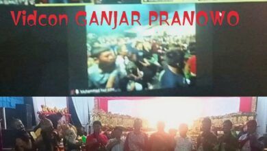 Ganjar Pranowo dalam Vidcon beliau kepada ribuan Warga Desa yang sedang berkumpul,