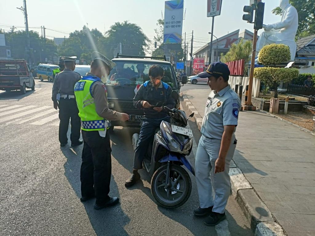 pelaksanaan operasi KTMDU bertujuan meningkatkan wajib pajak khususnya kendaraan bermotor untuk taat pajak,