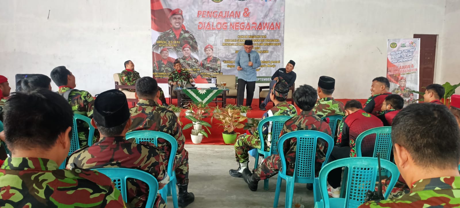 tiga agenda yang digelar, pertama yaitu pembagian sembako, yang kedua pengajian, dan ketiga dialog negarawan.