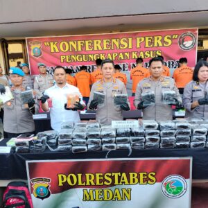 Jumlah barang bukti yang berhasil diamankan sebanyak 61,71 gram sabu, 119,22 Gram ganja, 20 butir ekstasi