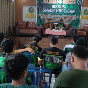 memberikan edukasi seluruh kader SMeCK HOOLIGAN, terkait pentingnya menjaga keamanan dan perlunya mendukung Pemilu damai 2024