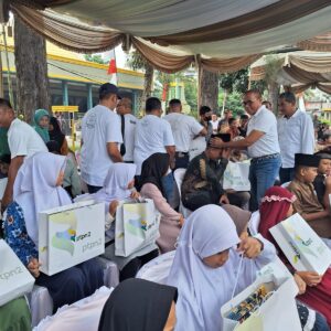 mewakili Plt. Bupati Deli Serdang menyampaikan penghargaan atas kegiatan bakti sosial yang dilaksanakan PTPN2 kali ini.