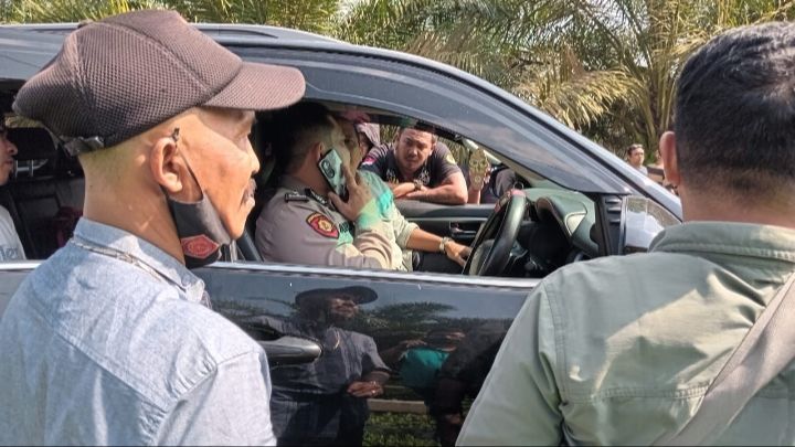 Labuhanbatu - Di duga Aiptu AN Polisi Polres Labuhanbatu Menerima Tiga unit mobil ilegal