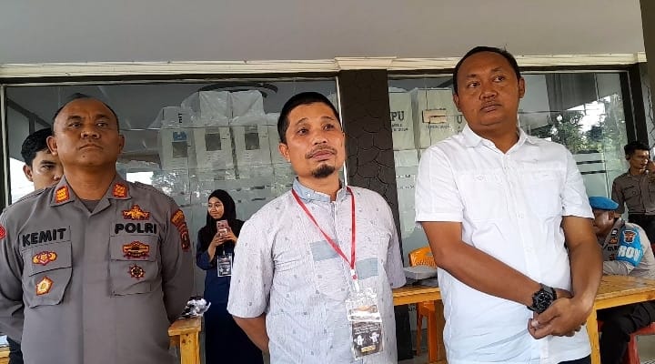 Rapat Rekapitulasi Hasil Penghitungan Suara Kecamatan Tanjung Morawa: Komitmen PPK untuk Keadilan dan Kejujuran