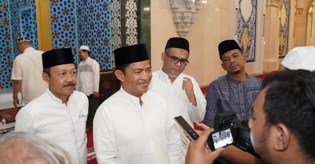 Malam pertama tarawih, Pj Gubsu sholat di Mesjid Agung Medan bersama masyarakat