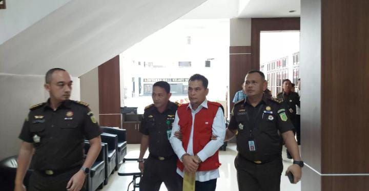 Seorang Oknum Kadis Kesehatan Provinsi Alwi Mujahit Ditahan Kejatisu