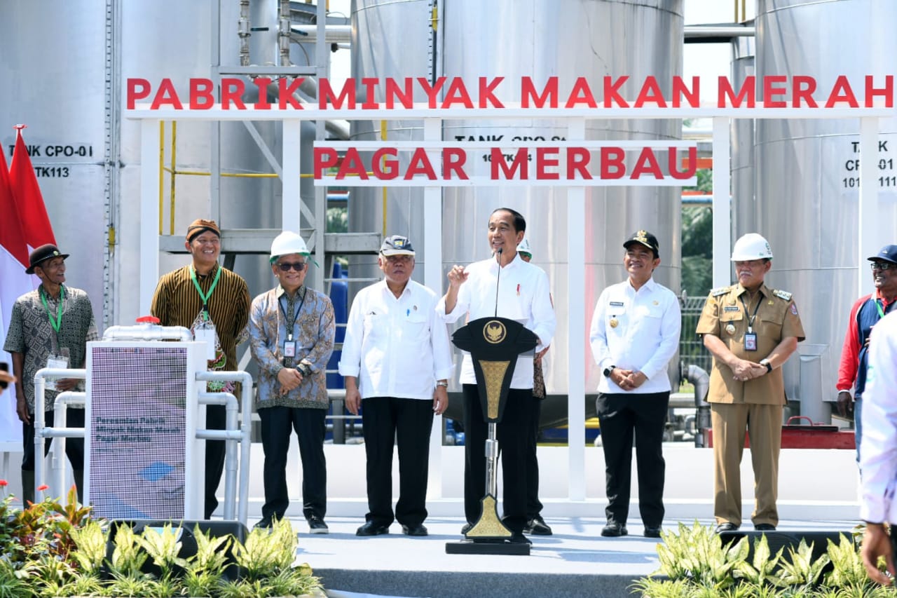 Dampingi Presiden Joko Widodo Resmikan Pabrik Minyak Makan Merah *Pj Gubernur Hassanudin Sambut Baik Hilirisasi Berbasis Rakyat di Sumut*